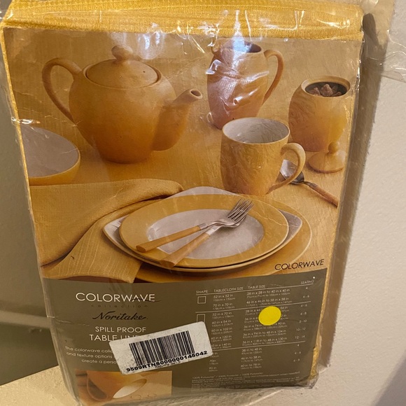 Color Ware Collection Noritake Spill Proof Tablecloth.Seats 6-8.Oblong.60-84.NWT - Picture 4 of 5